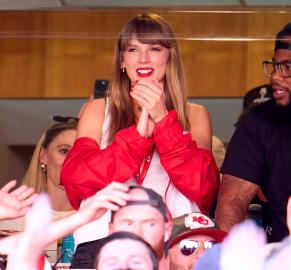 'Sweetie Pie' Taylor Swift Gave Stadium Worker $100 Tip at Chiefs Game