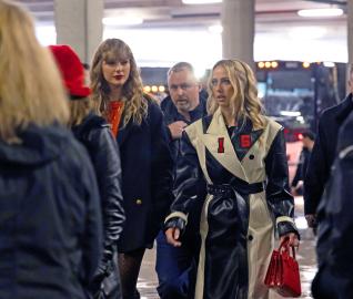 Taylor Swift Poses With the Mahomes Family at Chiefs-Ravens Game