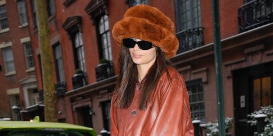 Get Emily Ratajkowski's Furry Bucket Hat Look on Amazon 