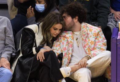 Selena Gomez and Benny Blanco Pack on PDA at Lakers Game [Photos]