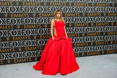 Suki Waterhouse's Emmys Dress Reveals Baby Bump With Large Cutouts