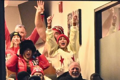 Taylor Swift Celebrates Chiefs Win With Brittany Mahomes, Kylie Kelce, More
