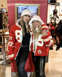 Taylor Swift and Brittany Mahomes ‘Twinning’ in Matching Chiefs Outfits