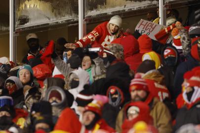 Taylor Swift High-Fives Fans at Travis' Freezing Cold NFL Playoff Game