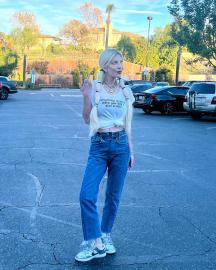 Tori Spelling Sends a Clear Message With Middle Finger Photo and T-Shirt