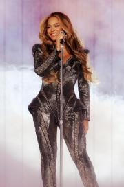 Beyonce Makes History as 1st Black Woman With a No. 1 Country Song