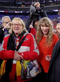 Donna Kelce Says Posting Taylor Swift Photo on Facebook Wasn’t Calculated