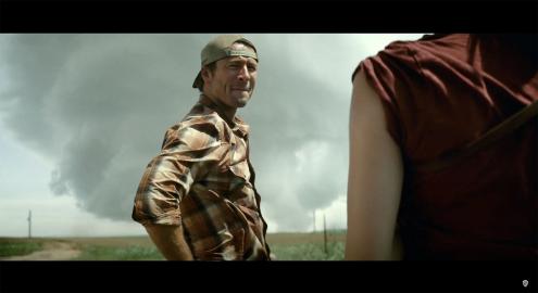 ‘Twisters’ Trailer: Glen Powell Chases Storm, Battles Tornado