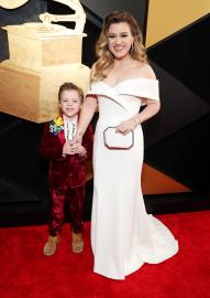 Kelly Clarkson and Son Remy Channel Old Hollywood Glamour at Grammys
