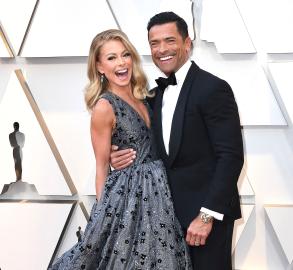 Kelly Ripa and Mark Consuelos Recreate Romantic Wedding Day Photo