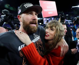 Taylor Swift Kisses Travis Kelce After 1st Sydney 'Eras Tour' Concert