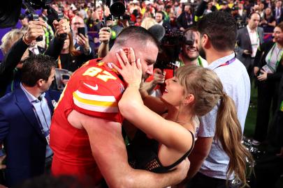 What Taylor Swift, Travis Kelce Said at Super Bowl After Blowing Kisses