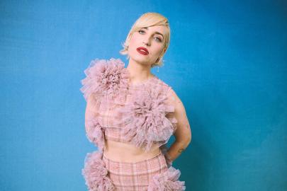 Zoe Lister-Jones Comes Out as Queer While Debuting New Romance