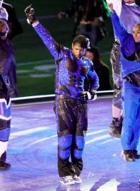 Usher Collaborates With Off-White to Create Bedazzled Super Bowl Outfit