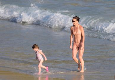 Kate Middleton Finds Sister Pippa Flaunting Beach Bod 'Annoying': Photos