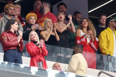 Taylor Swift Cheers On Travis in Playoffs: Photos of Her at Chiefs Games