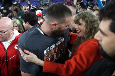 Taylor Swift Loves Travis Kelce’s ‘Bald Fade’ Haircut, Barber Reveals