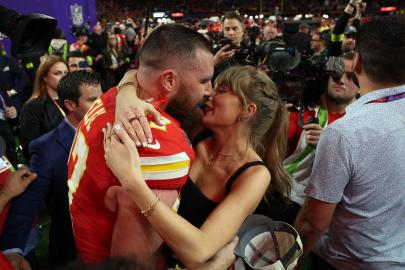 Chiefs Coach Says Taylor Swift Turned Travis Into a ‘Different Man’