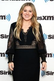 Kelly Clarkson’s Chic Denim Dress Is Such a Spring Vibe — Get the Look for $50