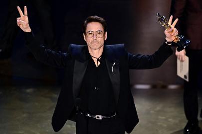 Robert Downey Jr. Says Wife Susan 'Loved Me Back to Life' in Oscars Speech