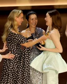 Michelle Yeoh Explains Why She Handed Emma Stone’s Oscar to Jennifer Lawrence