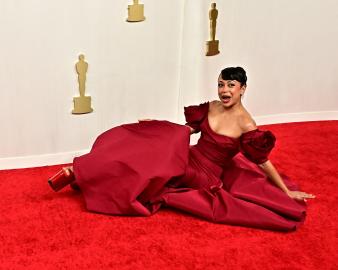 Influencer Liza Koshy Takes a Tumble on the Oscars Red Carpet, Recovers Like a Pro