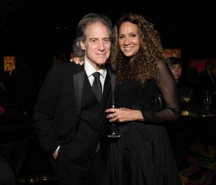 Richard Lewis' Wife Joyce Lapinsky Thanks Fans for 'Loving Tributes'