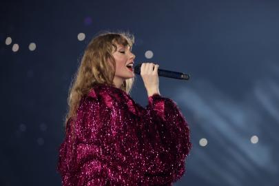 Taylor Swift's Cuts Line From '15 About Football at Singapore Show