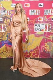 Ellie Goulding Beams at the Brits Weeks After Announcing Caspar Split