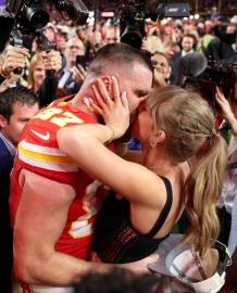 Taylor Swift Runs to Travis Kelce and Kisses Him at Singapore Eras Tour