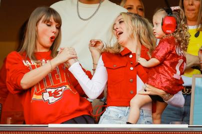 Taylor Swift Reacts to BFF Brittany Mahomes Bashing Her in Old Tweets