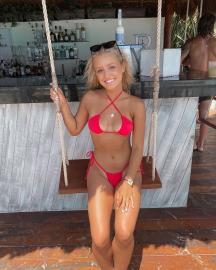 The Bachelor’s Daisy Kent Slays in a Bikini! See Her Best Swimsuit Pics