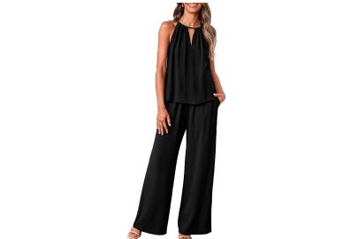 This $42 Linen Two-Piece Set Exudes Rich Mom Energy 