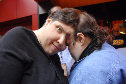 Lori and George Schappell, World’s Oldest Conjoined Twins, Dead at 62