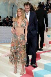 Suki and Robert Are ‘Over the Moon’ After Welcoming 1st Baby Together