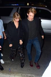 Taylor Swift ‘Has No Qualms’ About New Songs Being About Ex Joe Alwyn
