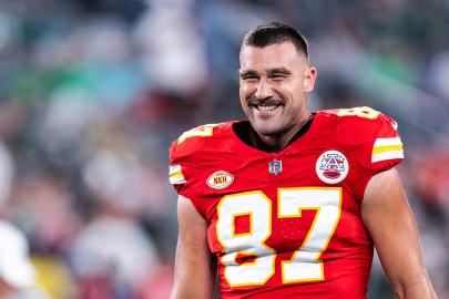 Travis Kelce Is 'The Perfect Host' for 'Are You Smarter Than a Celebrity'