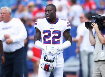 Vernon Davis’ Breaks Silence on Brother Vontae’s Death