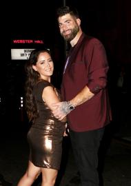 Jenelle Evans Sings ‘Picture to Burn’ While Torching Ex David Eason’s Photo