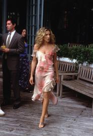 17 Carrie Bradshaw-Inspired Spring Dress Picks 