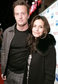 Courteney Cox Says ‘Friends’ Costar Matthew Perry Still ‘Visits’ Her