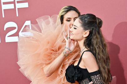 Heidi Klum Adorably Fixes Leni Klum’s Makeup at amfAR Cannes Gala