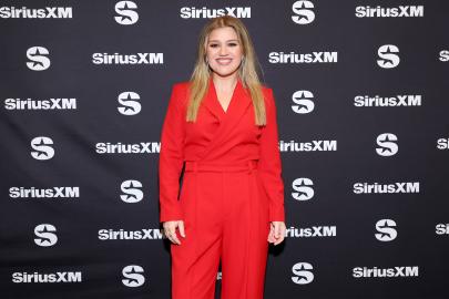 Kelly Clarkson Says She's Taking Medicine for Weight Loss, But Not Ozempic