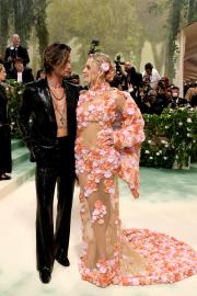 Kelsea Ballerini and Chase Stokes Look Loved Up During Met Gala Debut
