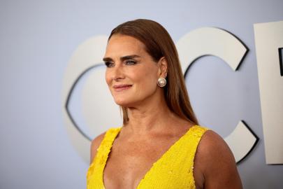 Brooke Shields Wears Crocs to the Tony Awards After Double Toe Surgery