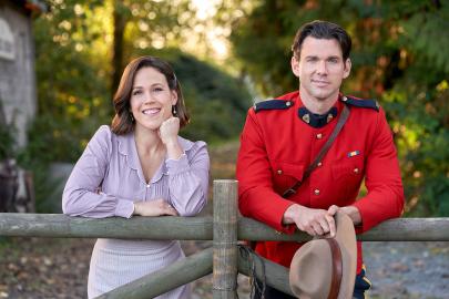 'WCTH' Finale: Will Cryptic Message Derail Elizabeth and Nathan's Romance?