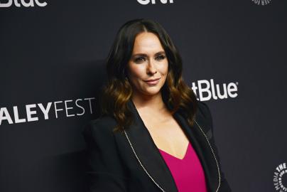 Jennifer Love Hewitt Set to Star in Lifetime Holiday Film With Her Family