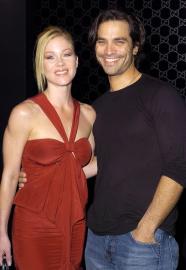 Johnathon Schaech Says Ex Christina Applegate ‘Will Prevail’ in MS Battle