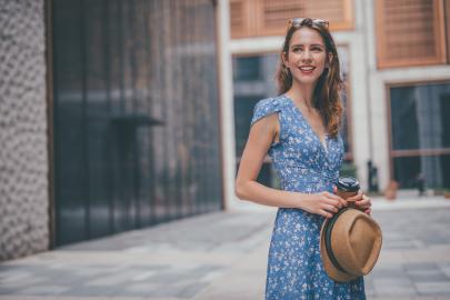 17 Bright and Colorful Waist-Enhancing Dresses for Summer