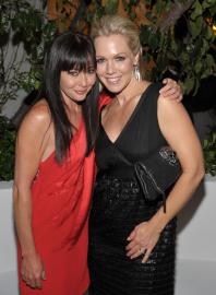 Jennie Garth Pays Tribute to Late '90210' Costar Shannen Doherty